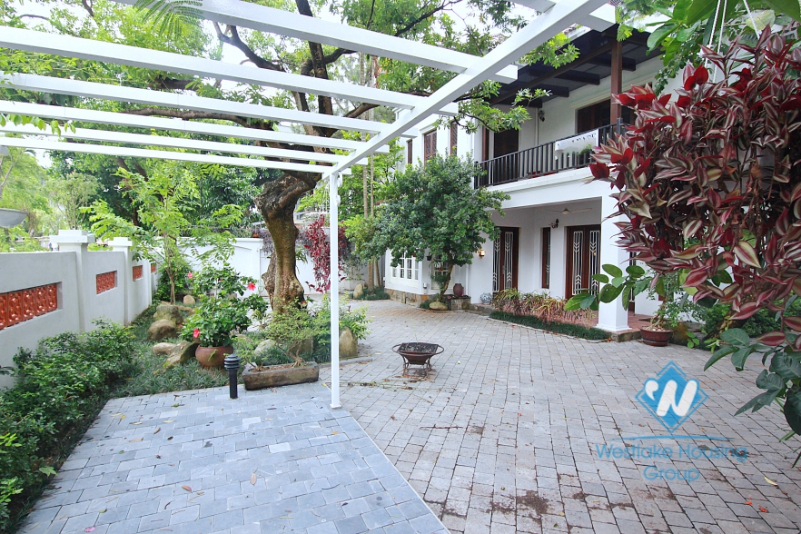 Cosy house with large yard and garden for lease in Xuan Dieu street, Tay Ho, Hanoi